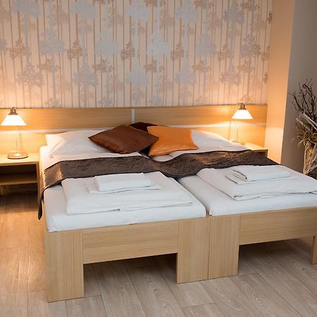 Hotel Imos Breclav ภายนอก รูปภาพ