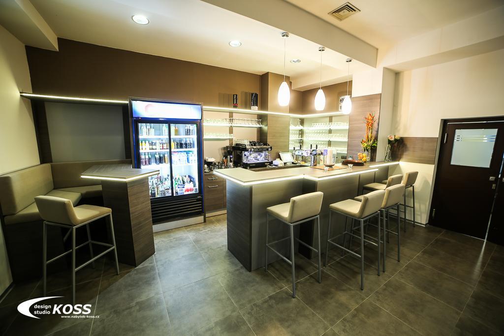 Hotel Imos Breclav ภายนอก รูปภาพ