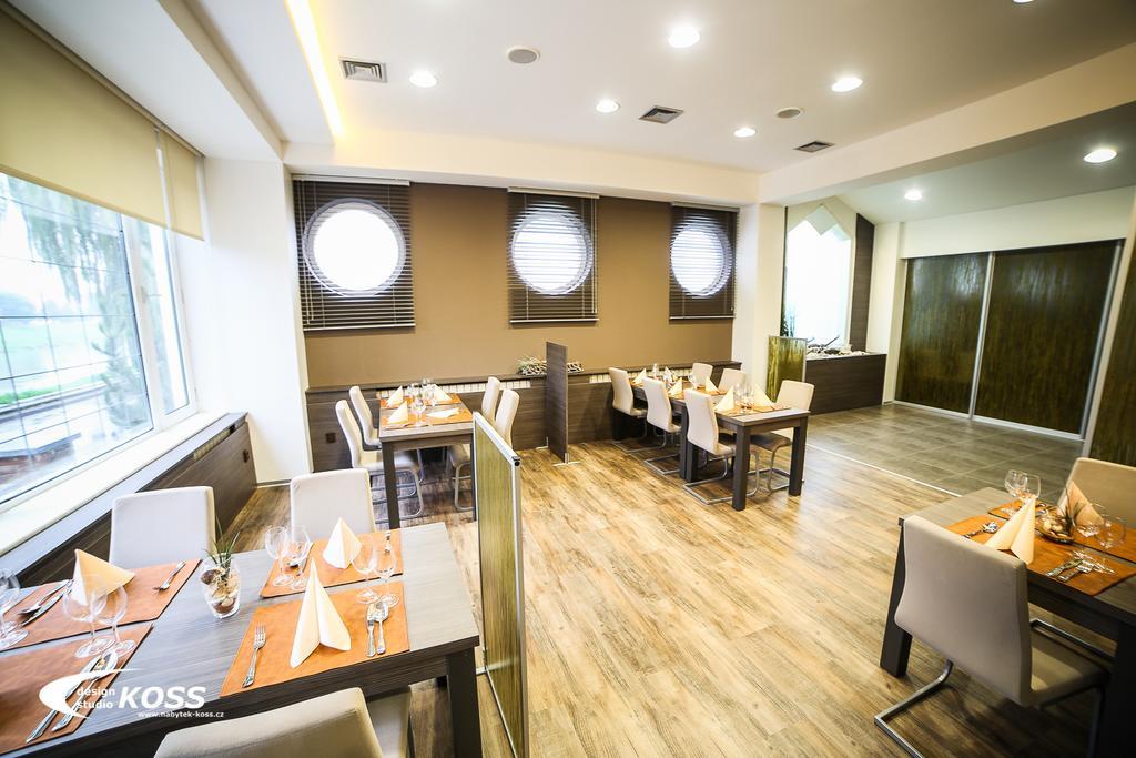 Hotel Imos Breclav ภายนอก รูปภาพ