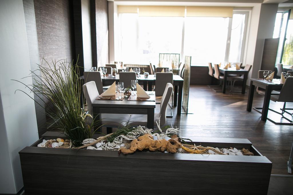 Hotel Imos Breclav ภายนอก รูปภาพ