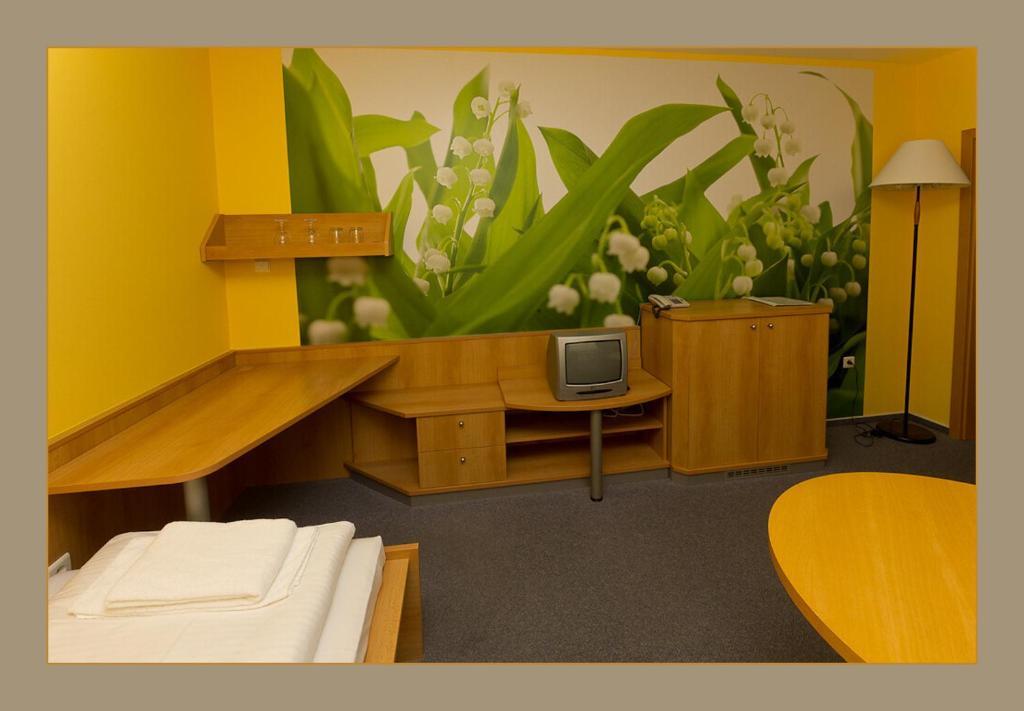 Hotel Imos Breclav ภายนอก รูปภาพ
