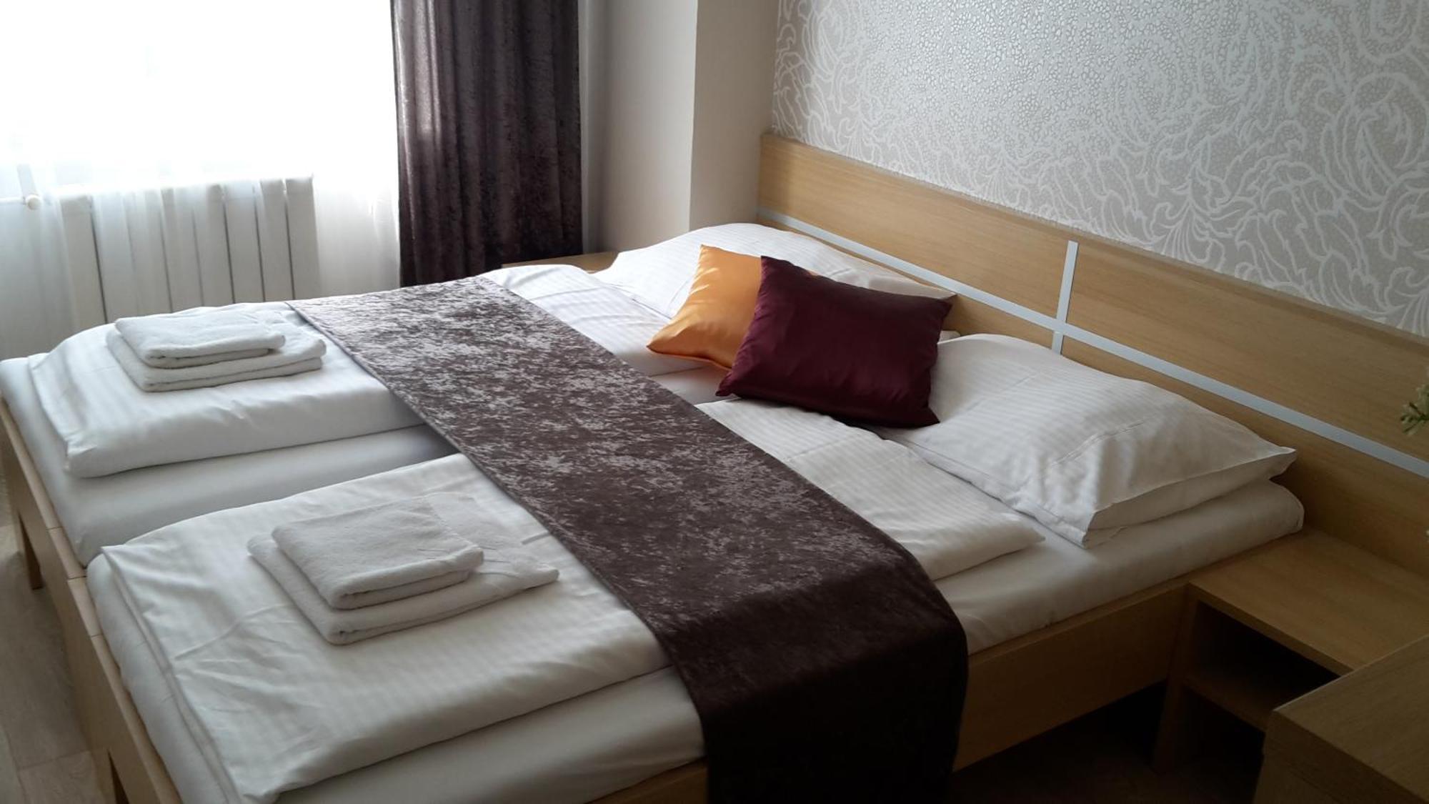 Hotel Imos Breclav ภายนอก รูปภาพ