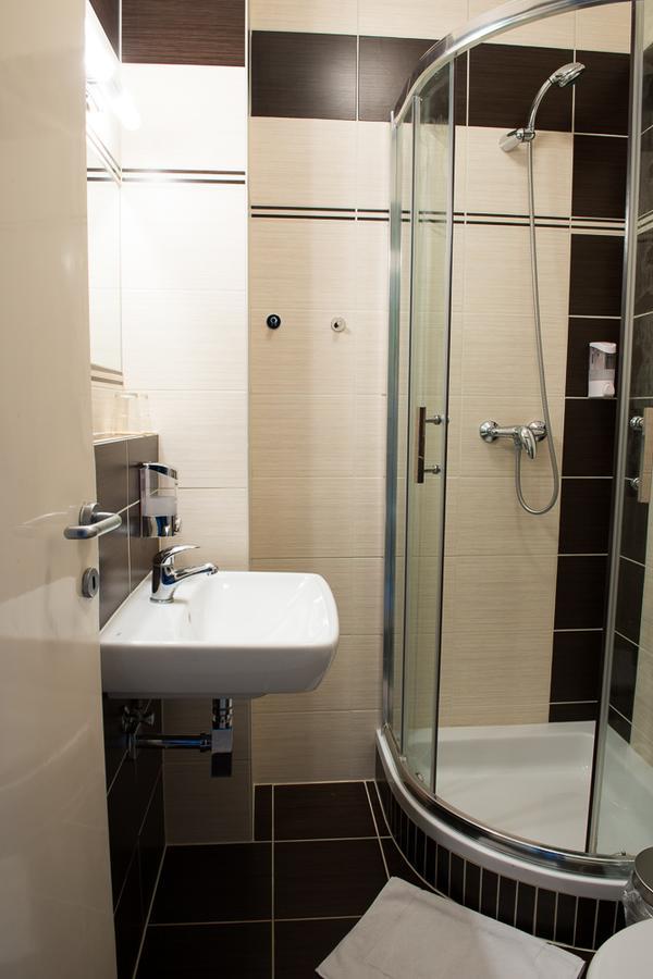 Hotel Imos Breclav ภายนอก รูปภาพ